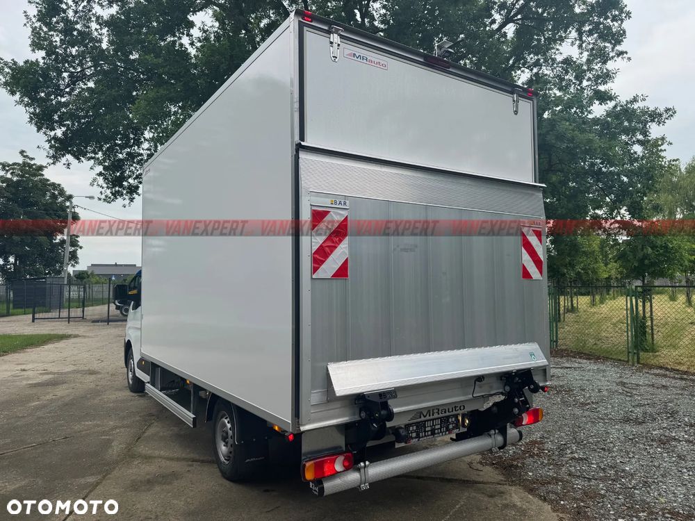 Renault MASTER Nowy Kontener + Winda 750KG - 27