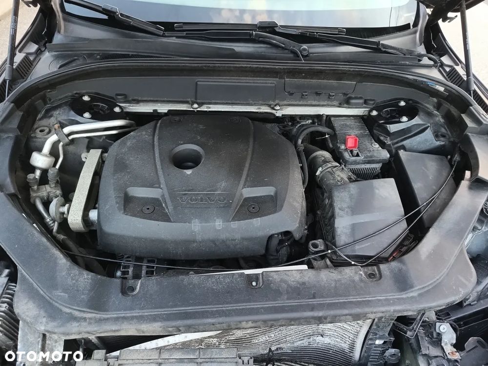 Volvo XC 60 T5 AWD Momentum Pro - 8