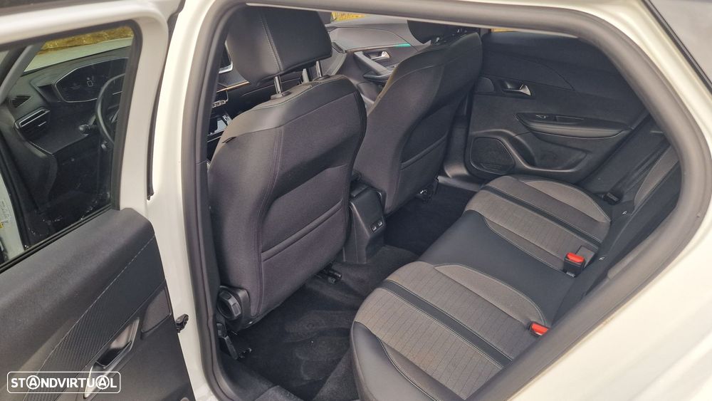 Peugeot e-2008 50 kWh Allure Pack - 28