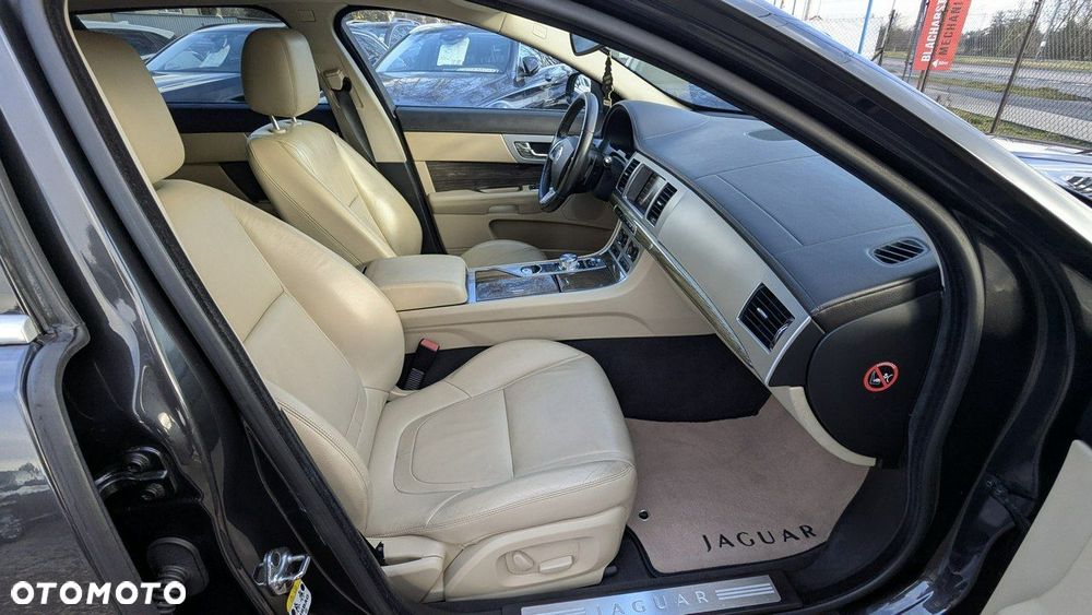Jaguar XF - 18