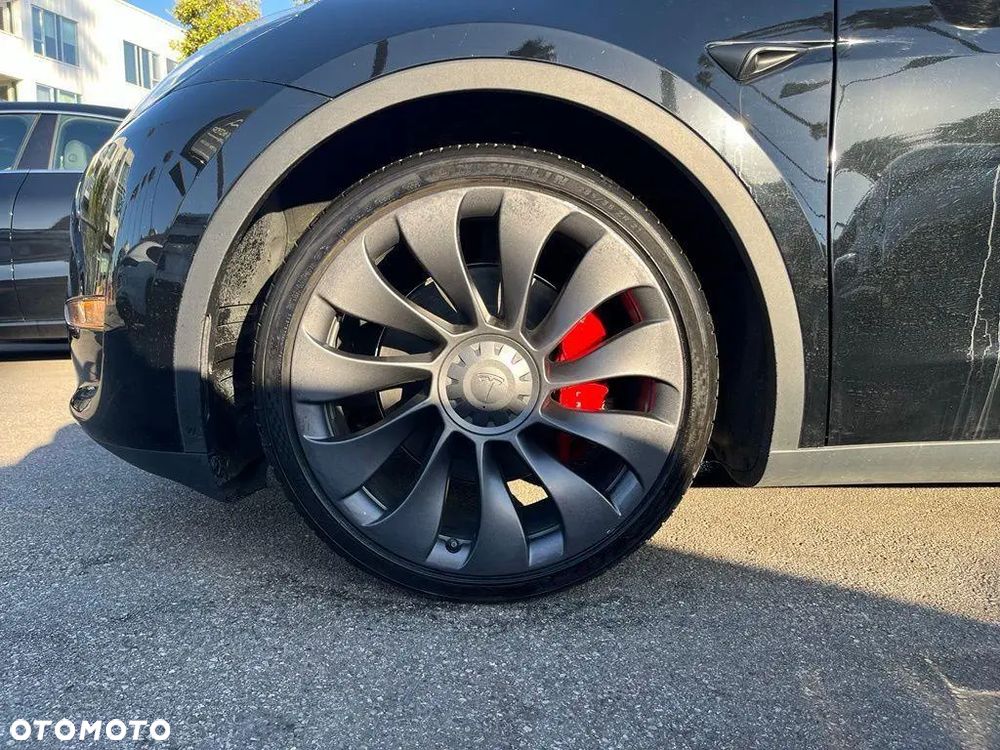 Tesla Model Y Performance Dual Motor AWD - 11