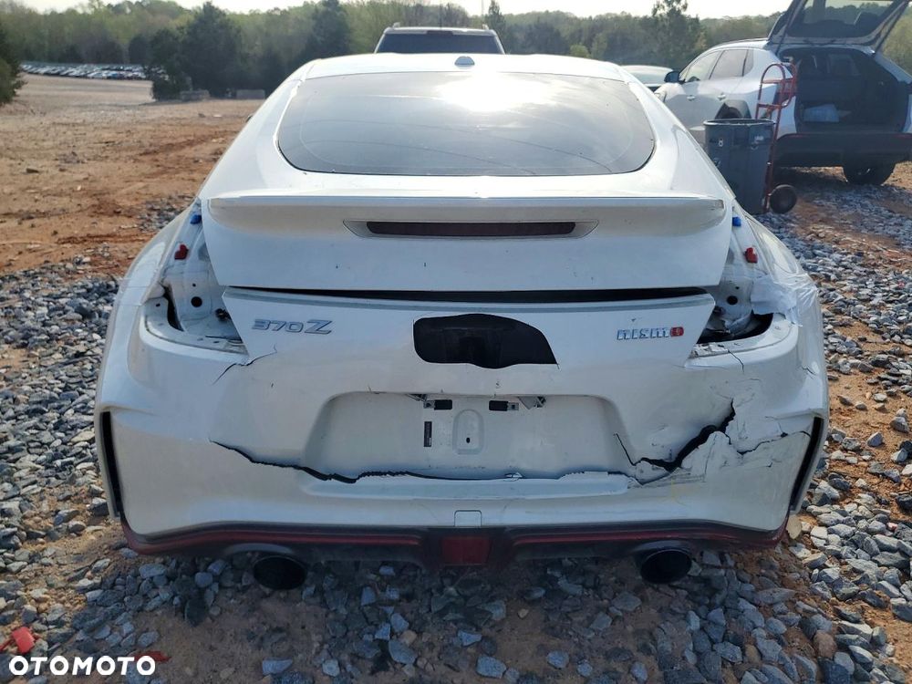 Nissan 370 Z - 7