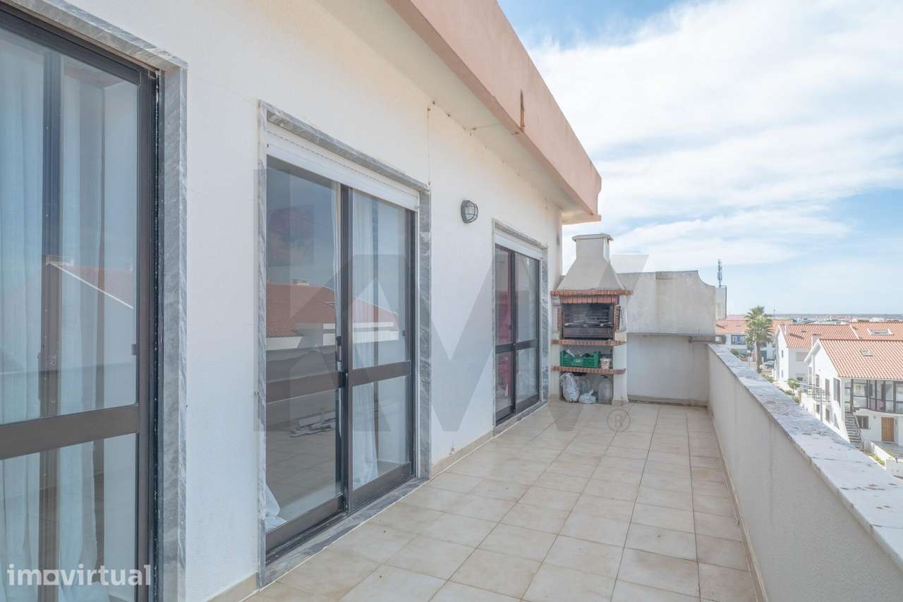Apartamento T2+1 com Vista Mar, Terraço e Sótão — Santa Cruz - Grande imagem: 3/36