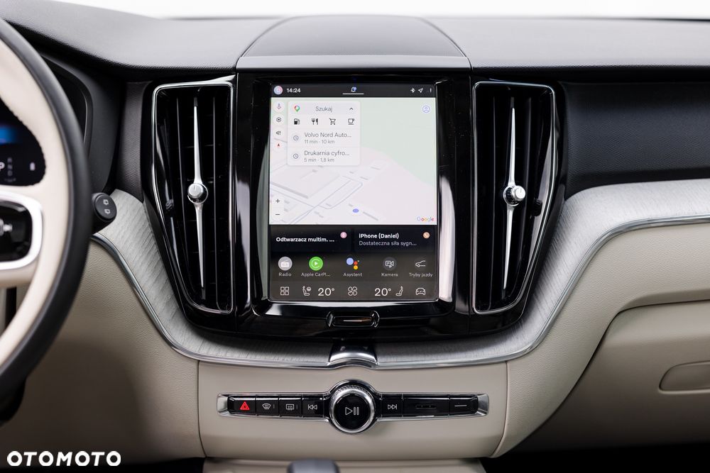 Volvo XC 60 B5 B AWD Plus Dark - 24