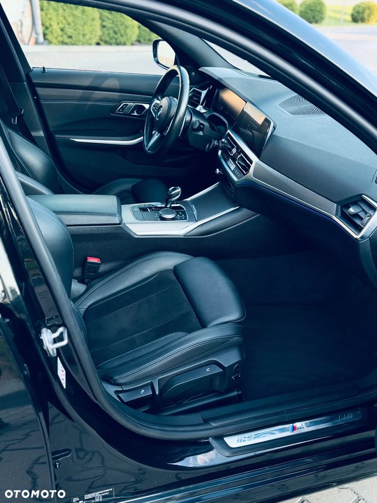 BMW Seria 3 320d xDrive M Sport Shadow - 13