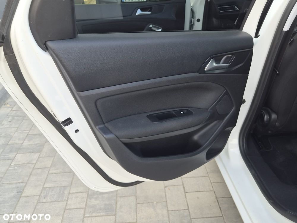 Peugeot 308 1.6 e-HDi Active S&S - 23