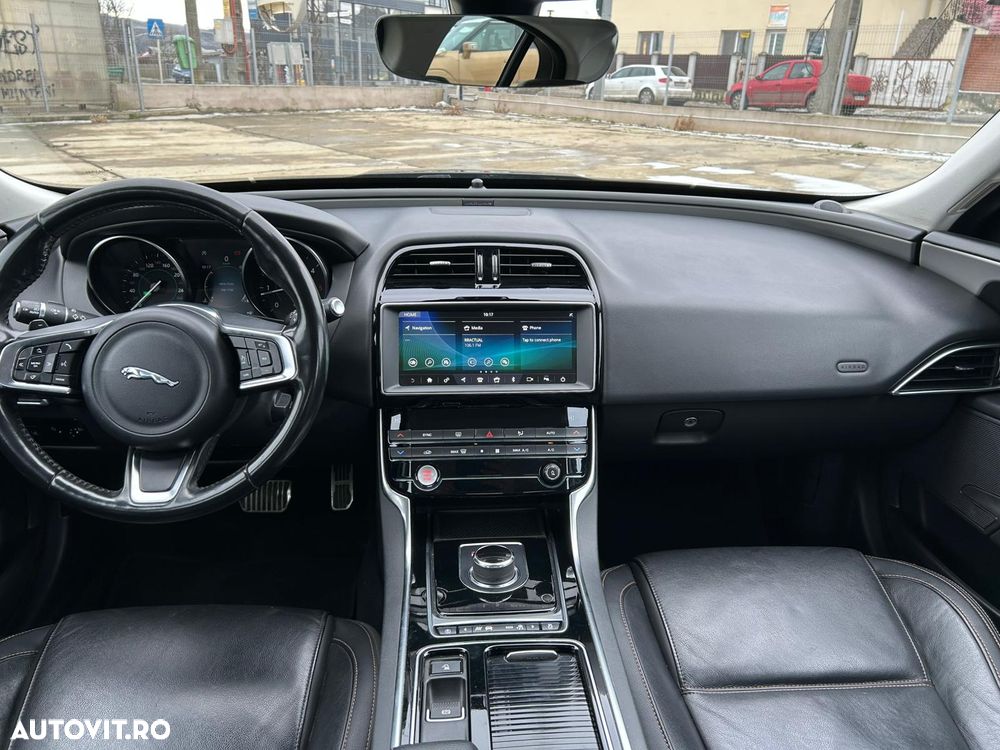 Jaguar XE 20d Aut. Prestige - 16