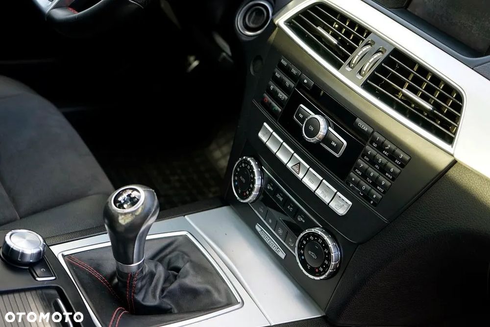 Mercedes-Benz Klasa C 200 CDI BlueEff Avantgarde - 32