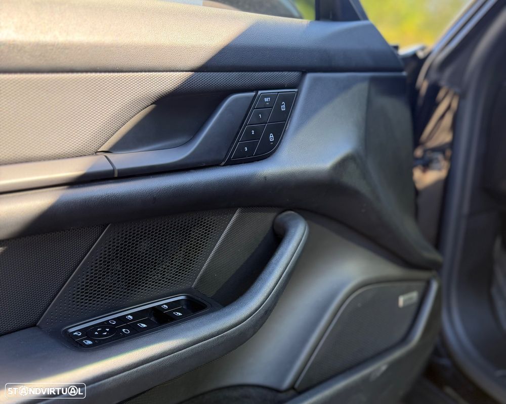 Porsche Taycan Cross Turismo 4 - 14