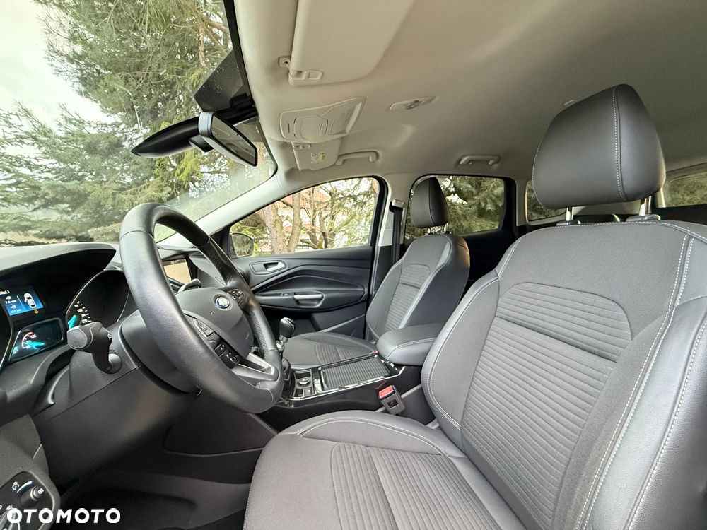 Ford Kuga 1.5 EcoBoost 2x4 Titanium - 16