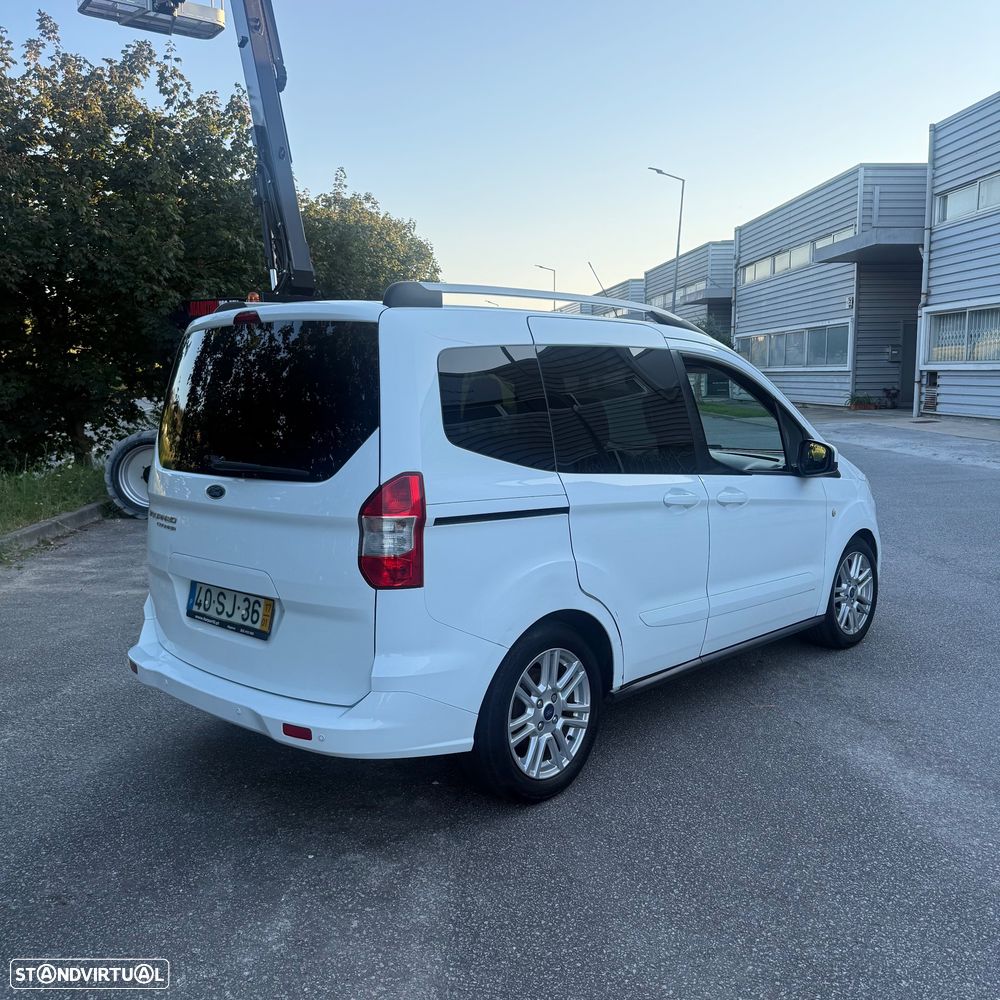 Ford Tourneo Courier 1.5 TDCi Titanium - 2