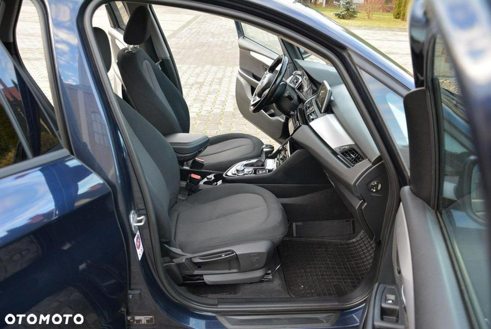 BMW Seria 2 218d - 17