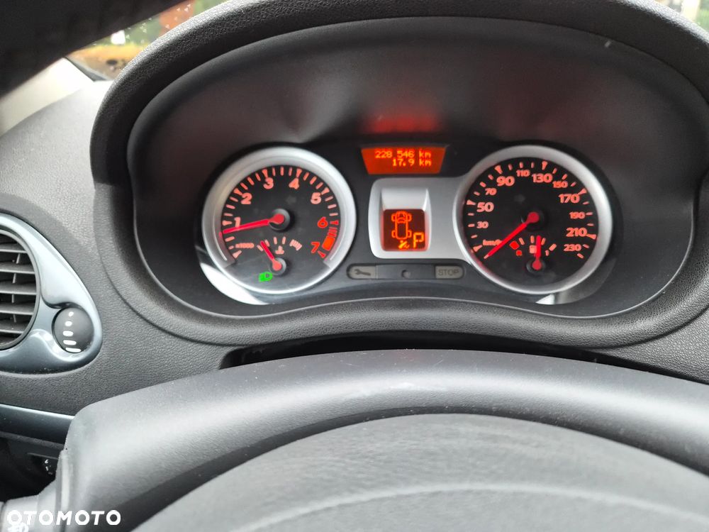 Renault Clio 1.6 16V 110 TomTom Edition - 17