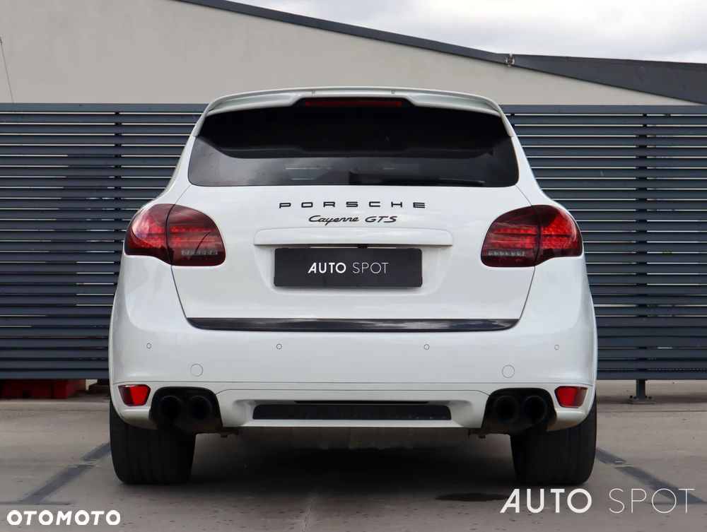 Porsche Cayenne GTS - 6