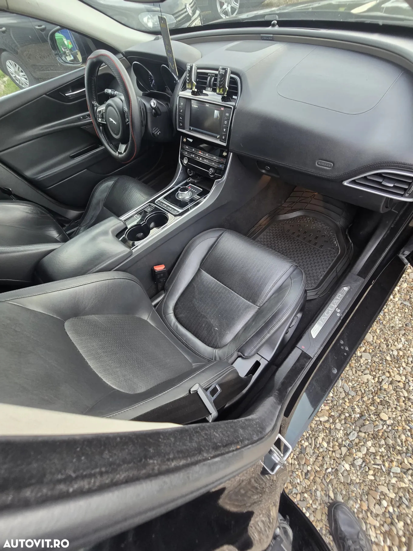 Jaguar XE 2.0 Prestige - 19