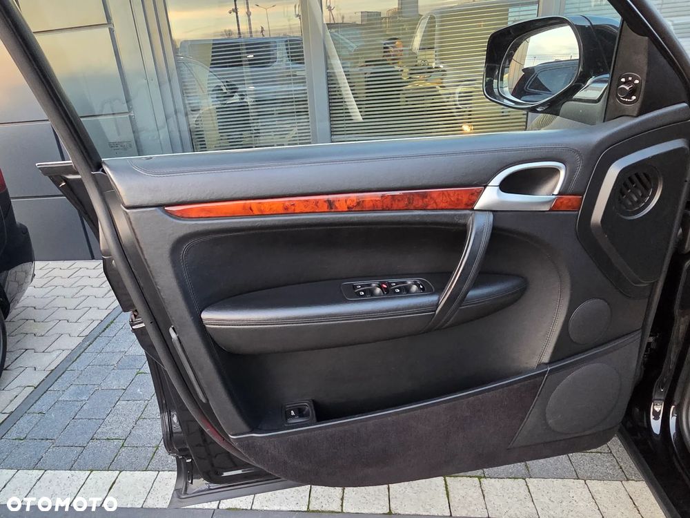 Porsche Cayenne - 28