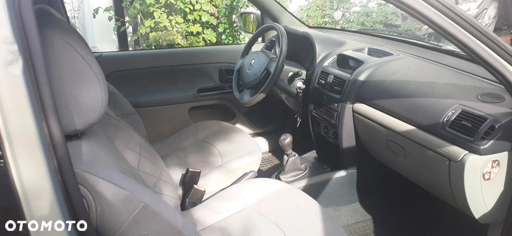 Renault Clio - 10