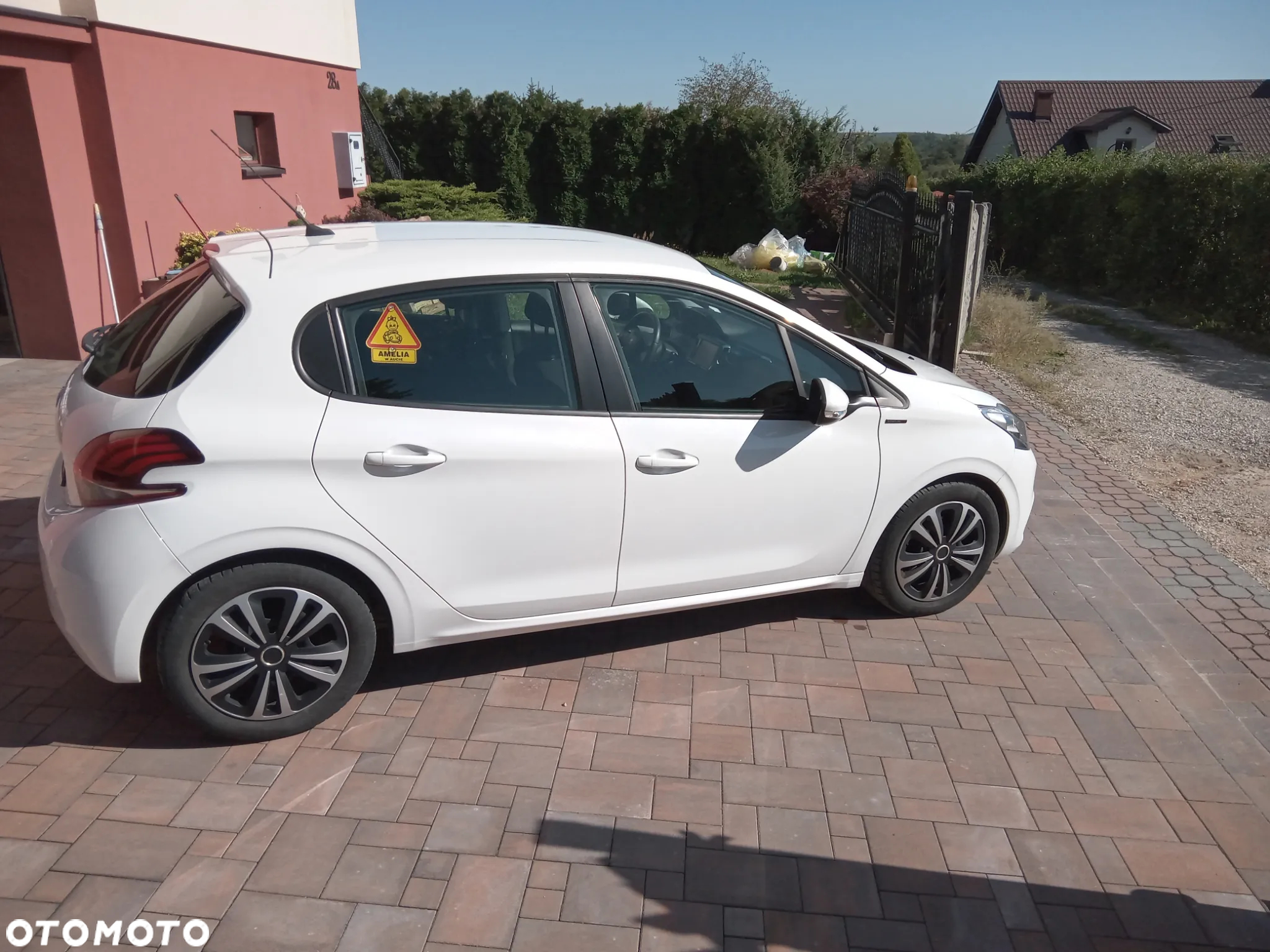 Peugeot 208 1.2 PureTech GPF Signature S&S - 6