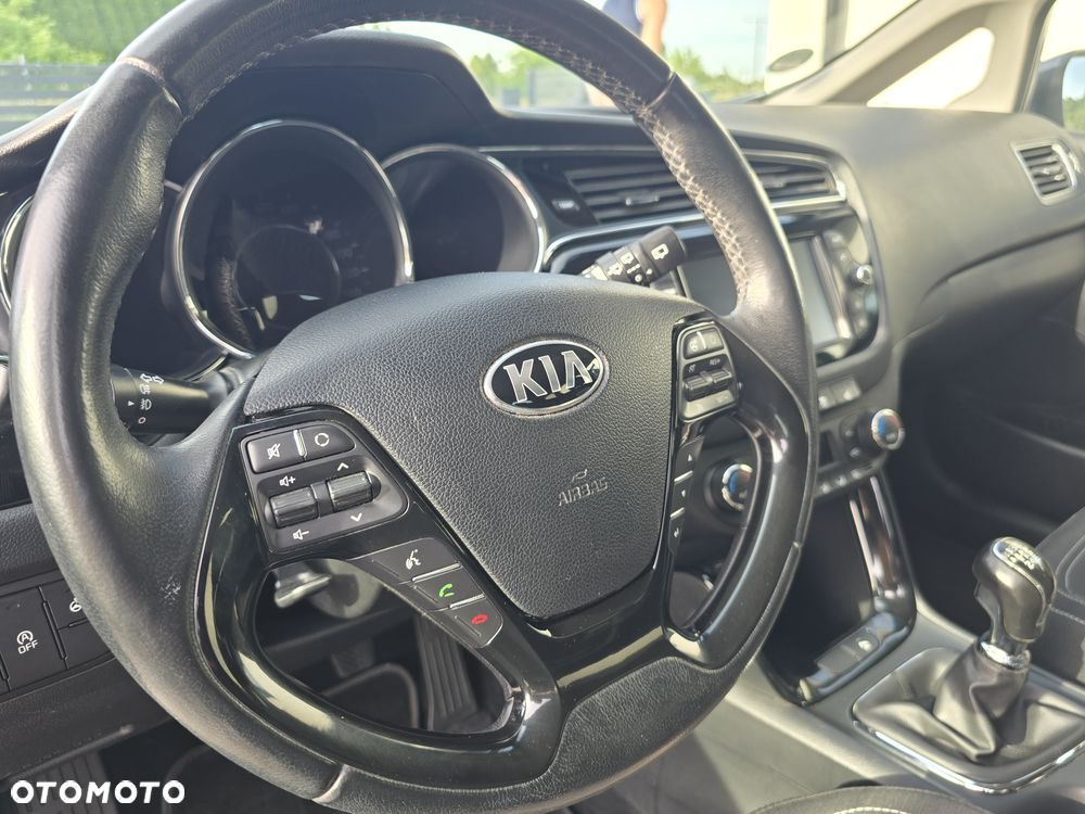 Kia Ceed 1.6 GDI Dream Team Edition - 20