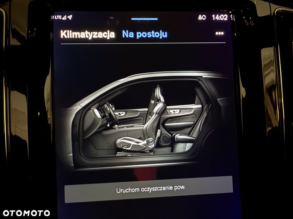 Volvo XC 60 B4 D AWD Plus Dark - 24