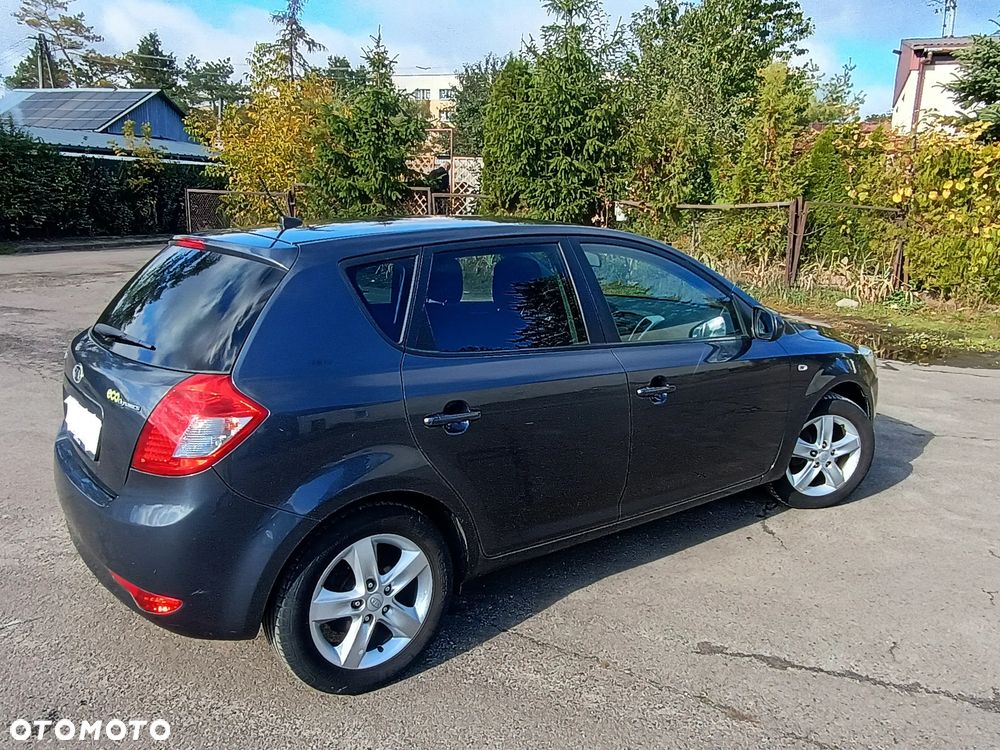Kia Ceed - 8