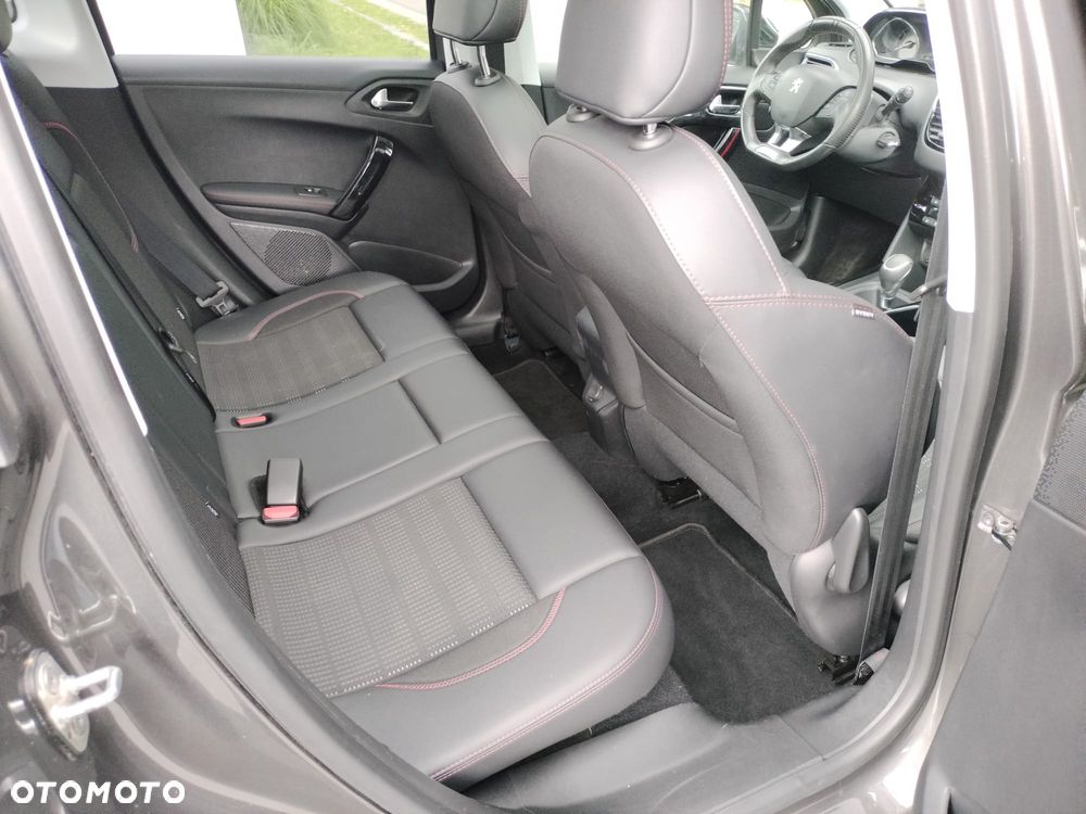 Peugeot 2008 1.2 Pure Tech Style S&S EAT6 - 17