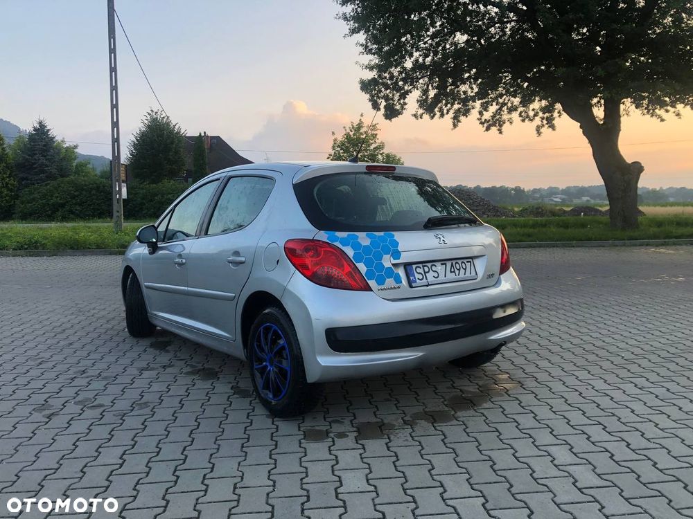 Peugeot 207 - 8