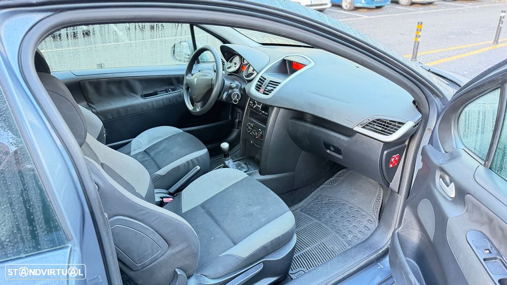 Peugeot 207 - 6