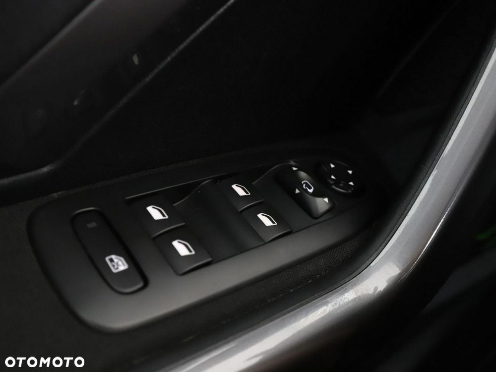 Peugeot 2008 1.2 Pure Tech Style S&S - 31