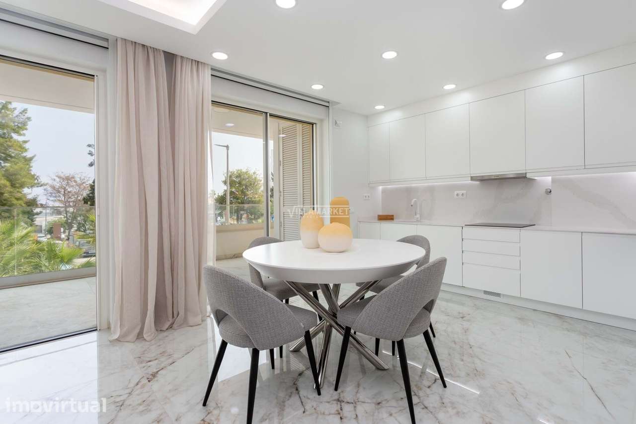 ÚLTIMO APARTAMENTO T2 NOVO COM PISCINA NA COBERTURA SITUADO EM LAGOS - Grande imagem: 5/32