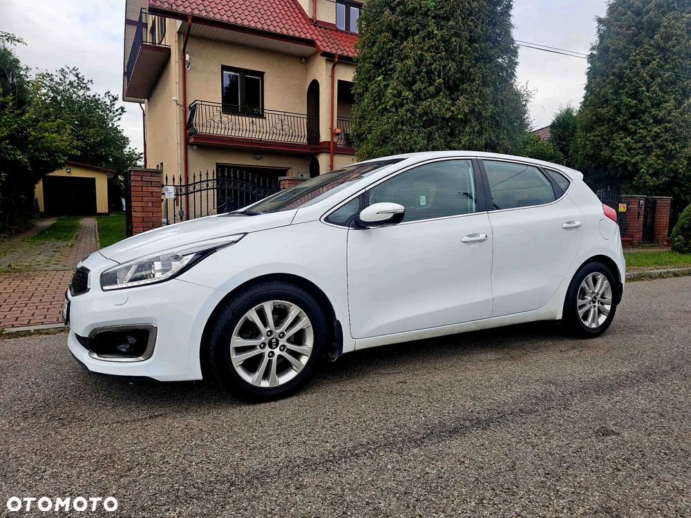 Kia Ceed 1.6 CRDi 136 ISG Spirit - 11