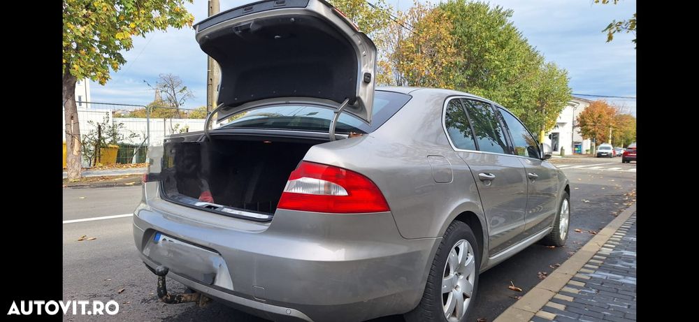 Skoda Superb 2.0 TDI Elegance DSG - 8