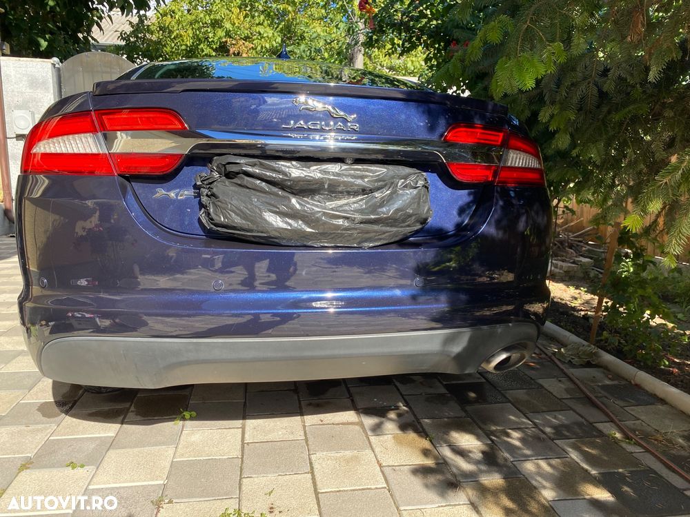 Jaguar XF 2.2D Premium Luxury - 9