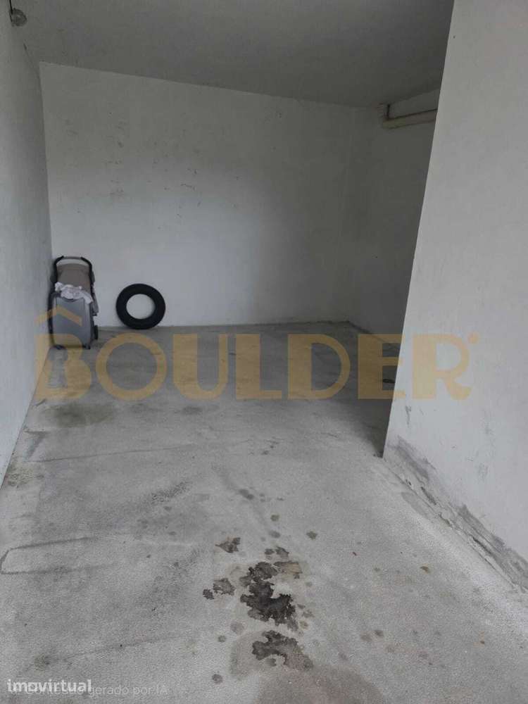 Armazém/Garagem em Póvoa de Lanhoso - Grande imagem: 2/37
