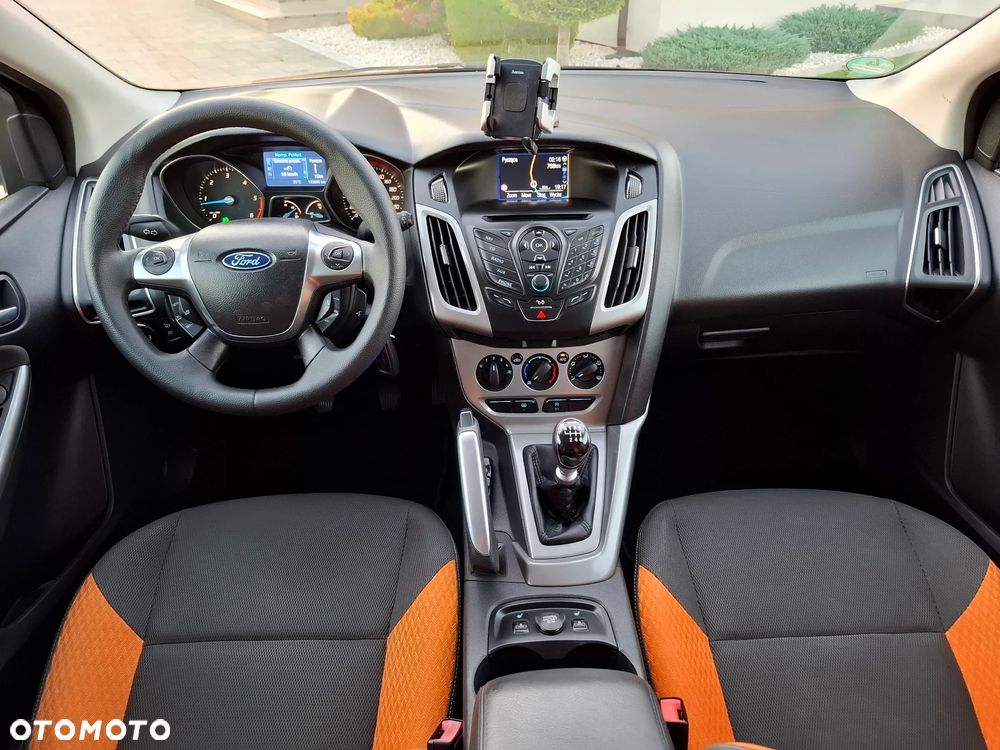 Ford Focus 1.6 TDCi DPF Champions Edition - 34
