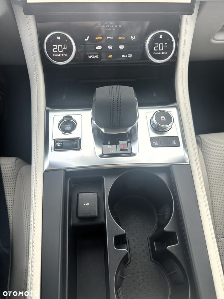 Jaguar F-Pace - 30