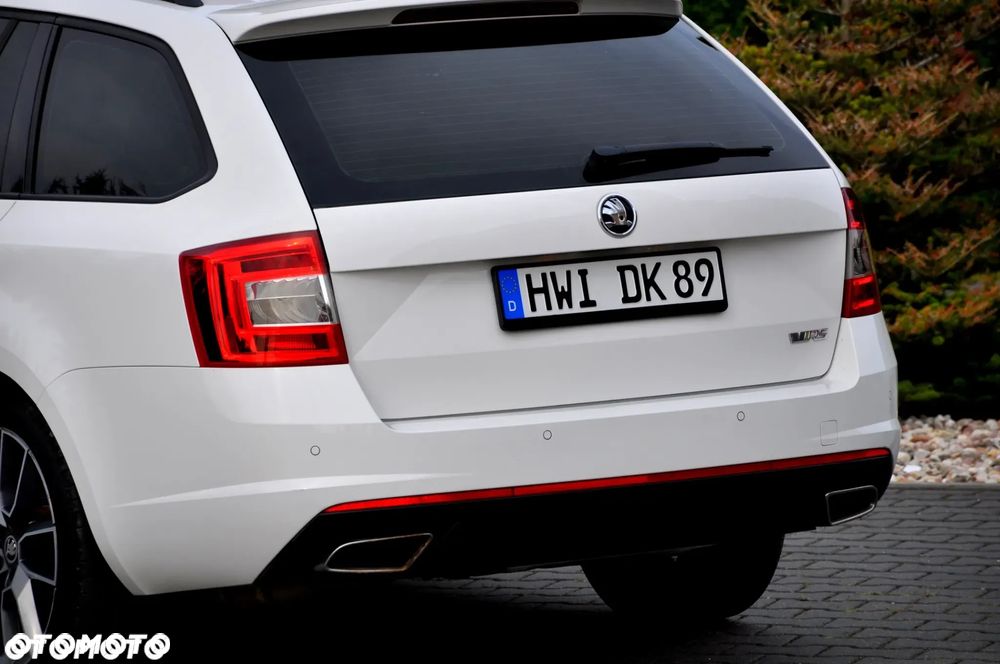 Skoda Octavia Combi 2.0 TDI DSG RS - 24