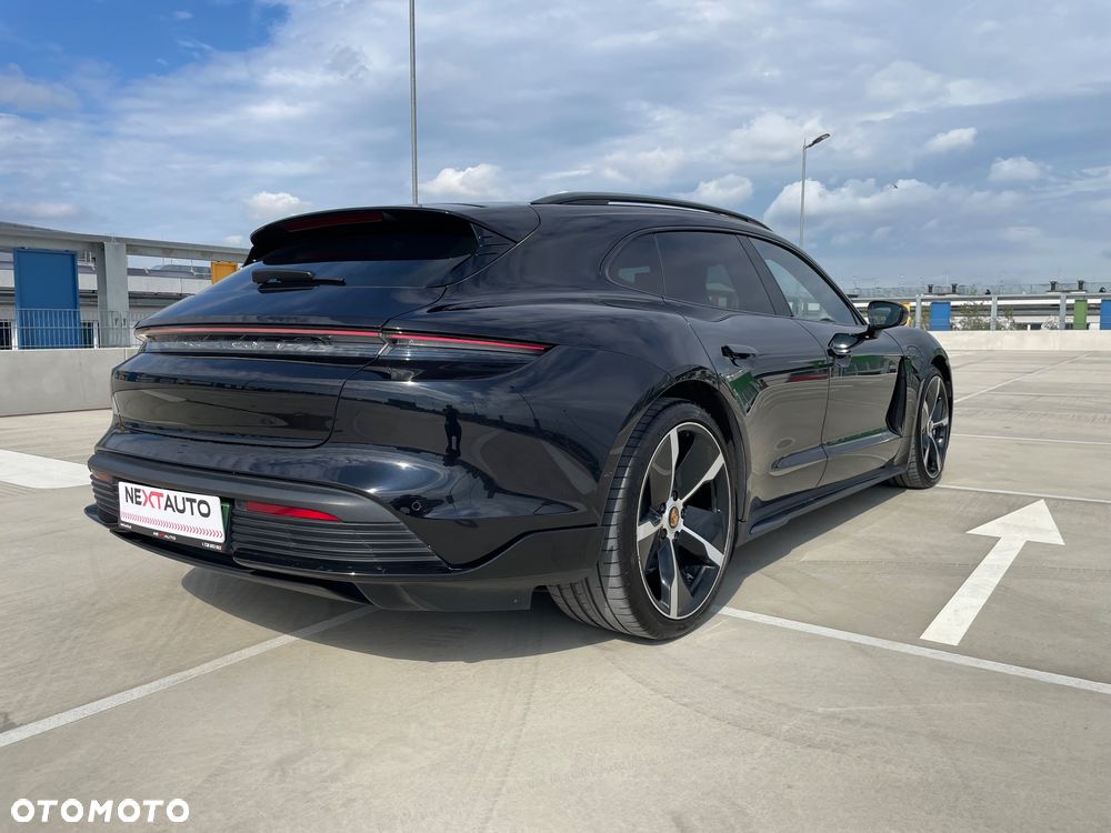 Porsche Taycan Turbo - 11