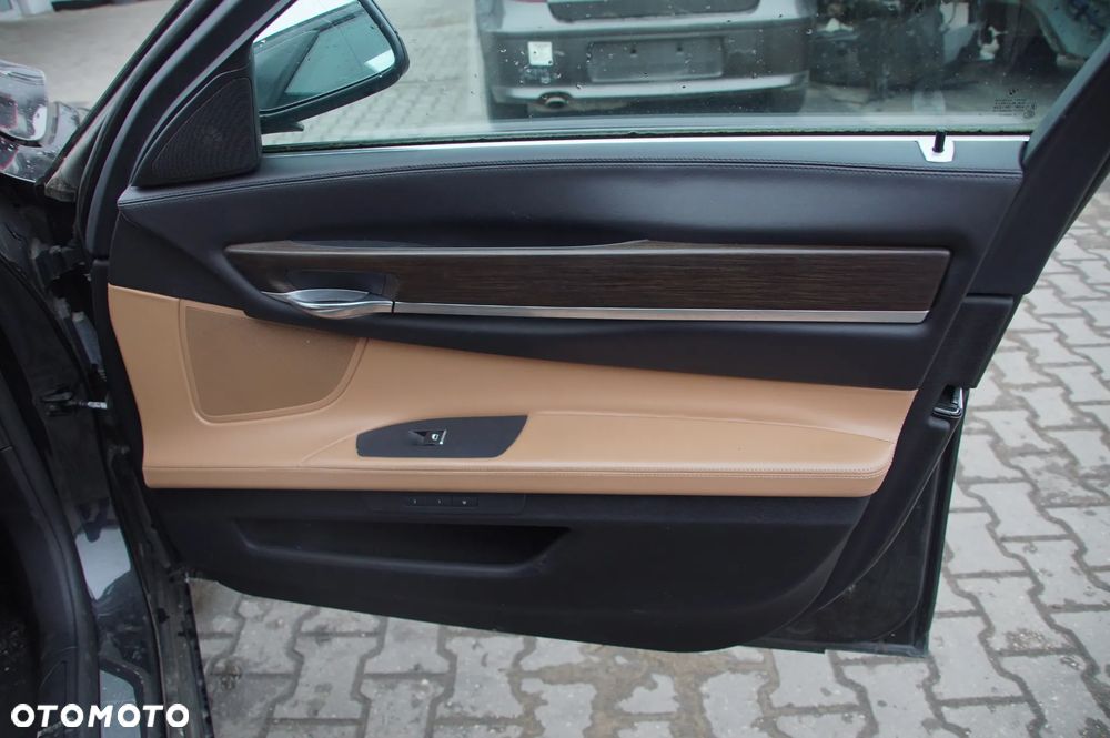 Pojazd na części BMW F01 750i Long xDrive, rocznik 2011 BLACK SAPPHIRE METALLIC (475) XCL.LEDER NAPPA ERW./D5 SATB HELL (NAD5) silnik N63B44O0 skrzynia GA6HP-26Z drzwi klapa szyba fotele long amortyzator - 23