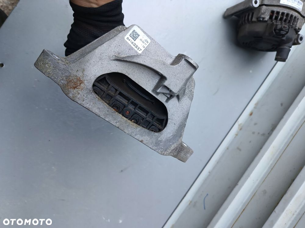 opel insignia b 17r-> 1.6 cdti łapa poduszka skrzyni biegów 84163337 - 3