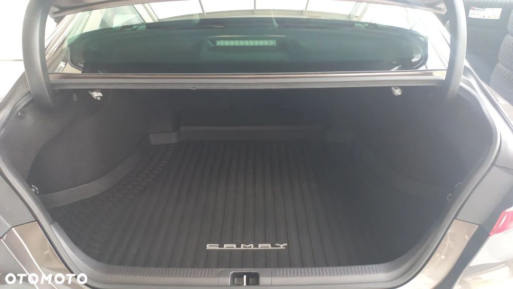 Toyota Camry 2.5 Hybrid Executive CVT - 23