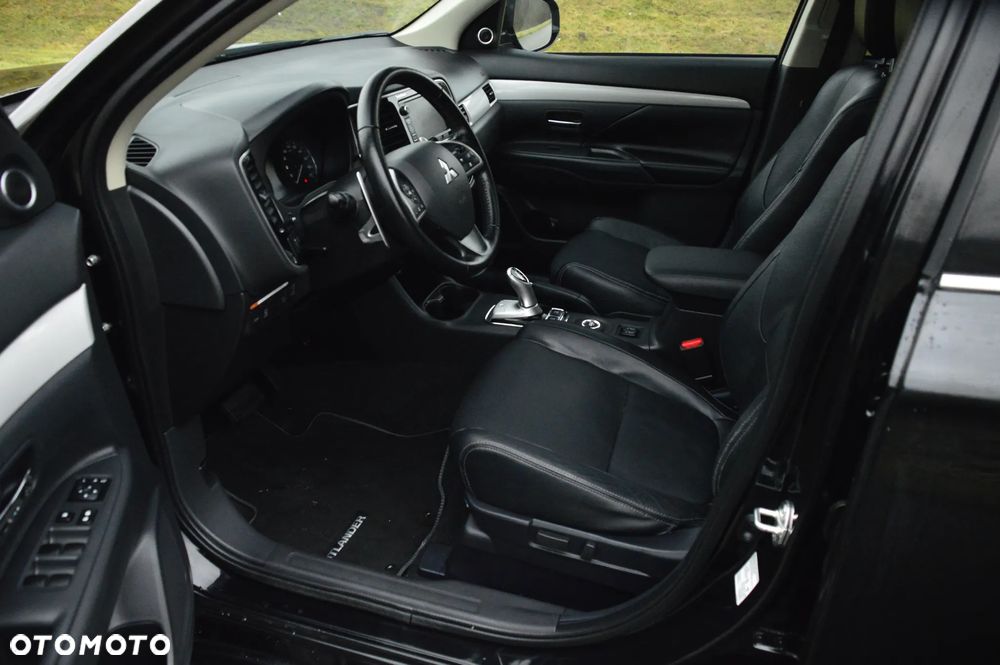 Mitsubishi Outlander - 2
