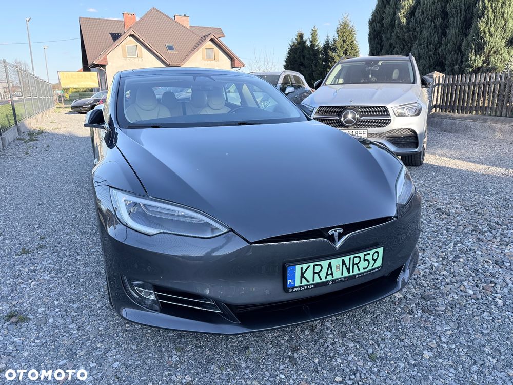 Tesla Model S - 1