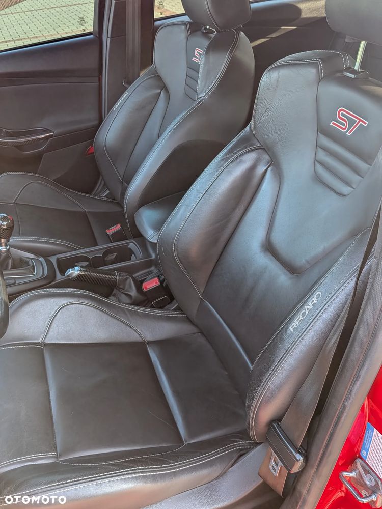 Ford Focus 2.0 EcoBoost ST mit Leder-Exclusiv-Paket - 16