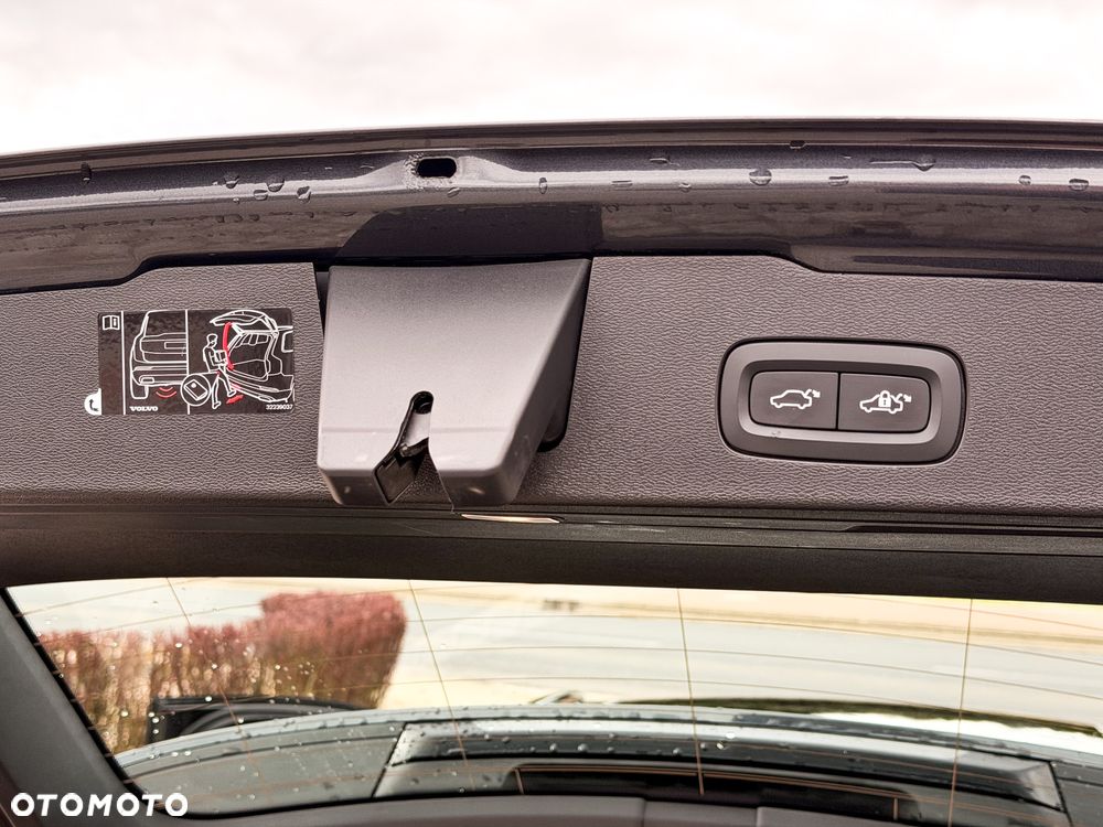 Volvo V60 T8 AWD Twin Engine Geartronic R-Design - 40