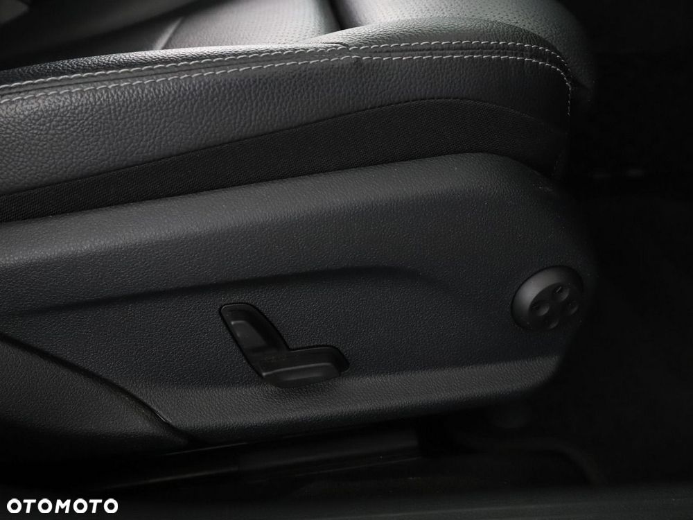 Mercedes-Benz Klasa C 300 9G-TRONIC Avantgarde - 40