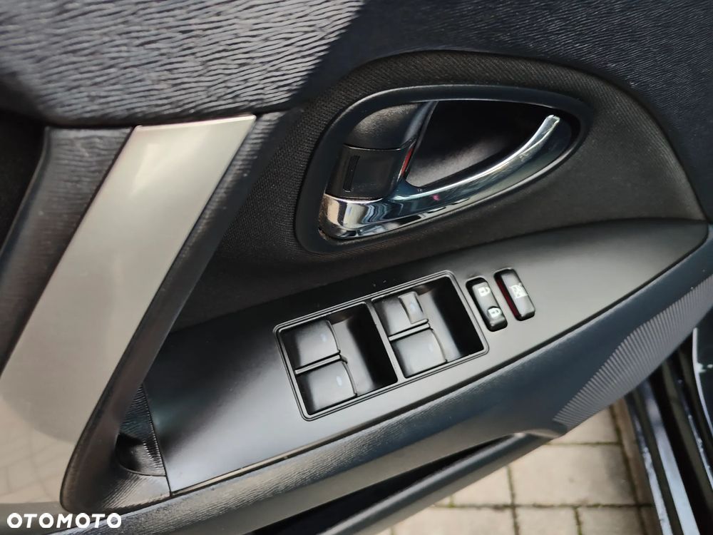 Toyota Avensis - 11