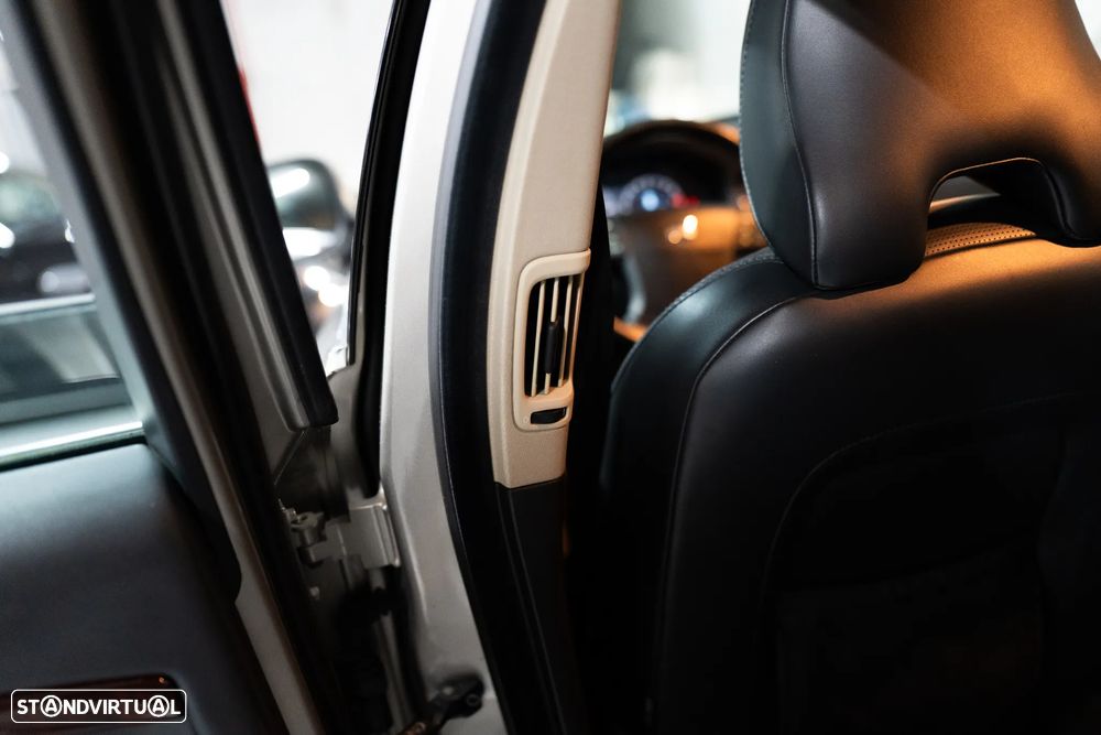 Volvo XC 70 D5 Summum Geartronic - 36