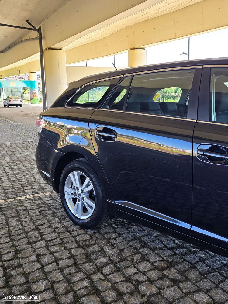 Toyota Avensis SW 2.0 D-4D - 21