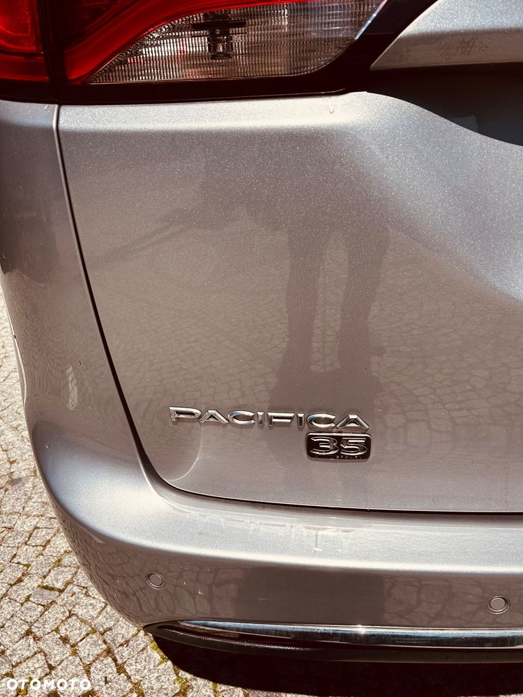 Chrysler Pacifica - 5